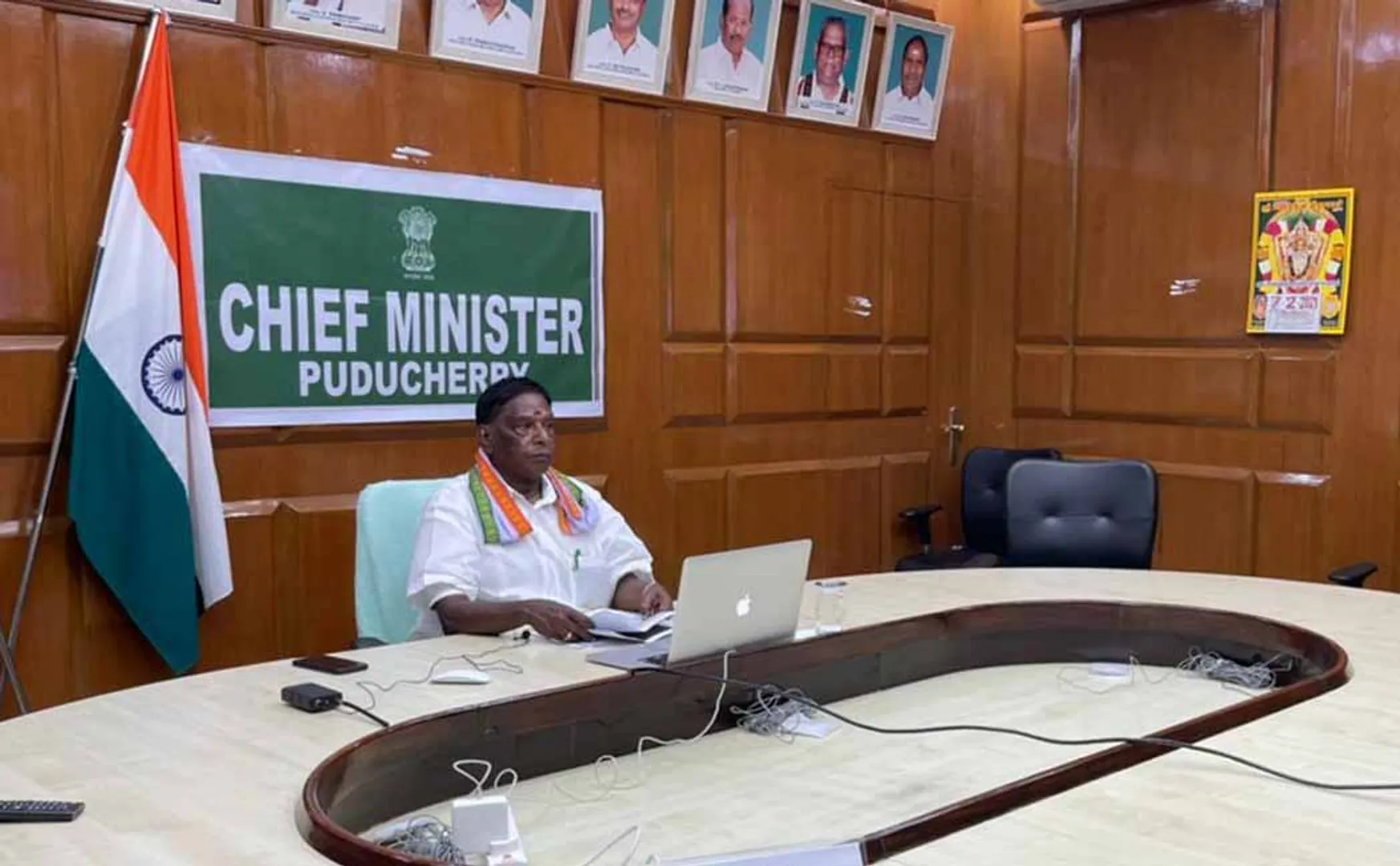 puducherry cm narayanasamy discussion with ministers, mlas, at vice speaker residence 